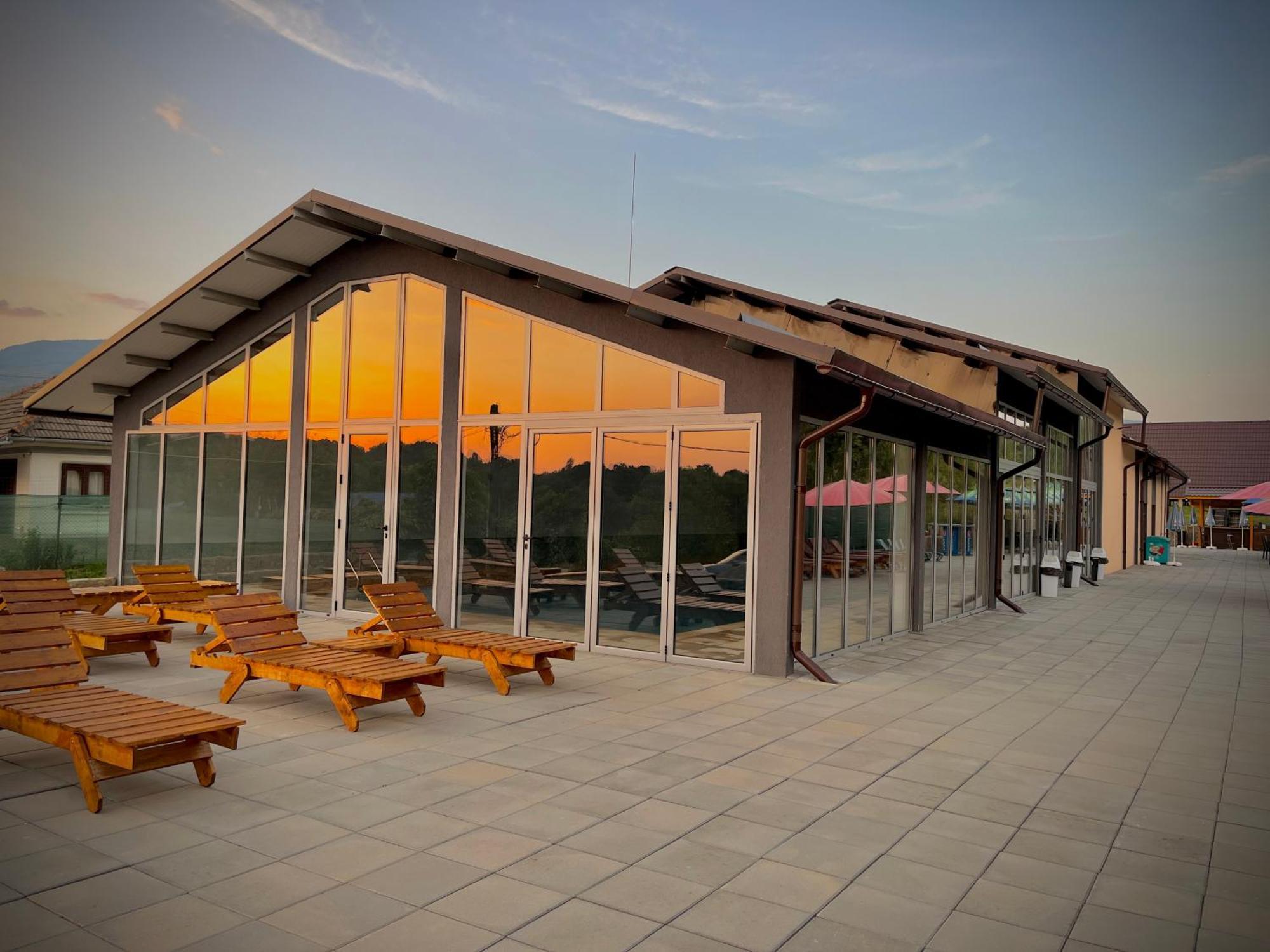 Aquacool Hotel Crasna  Exterior foto
